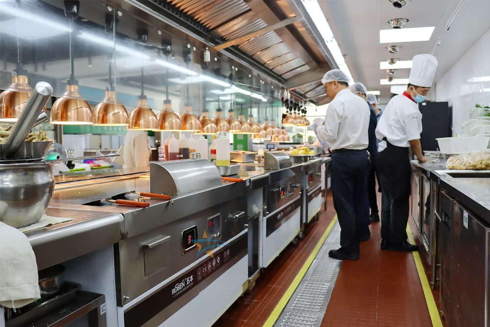鑫辉餐饮智谷餐厅千亿球友会工程中央主厨