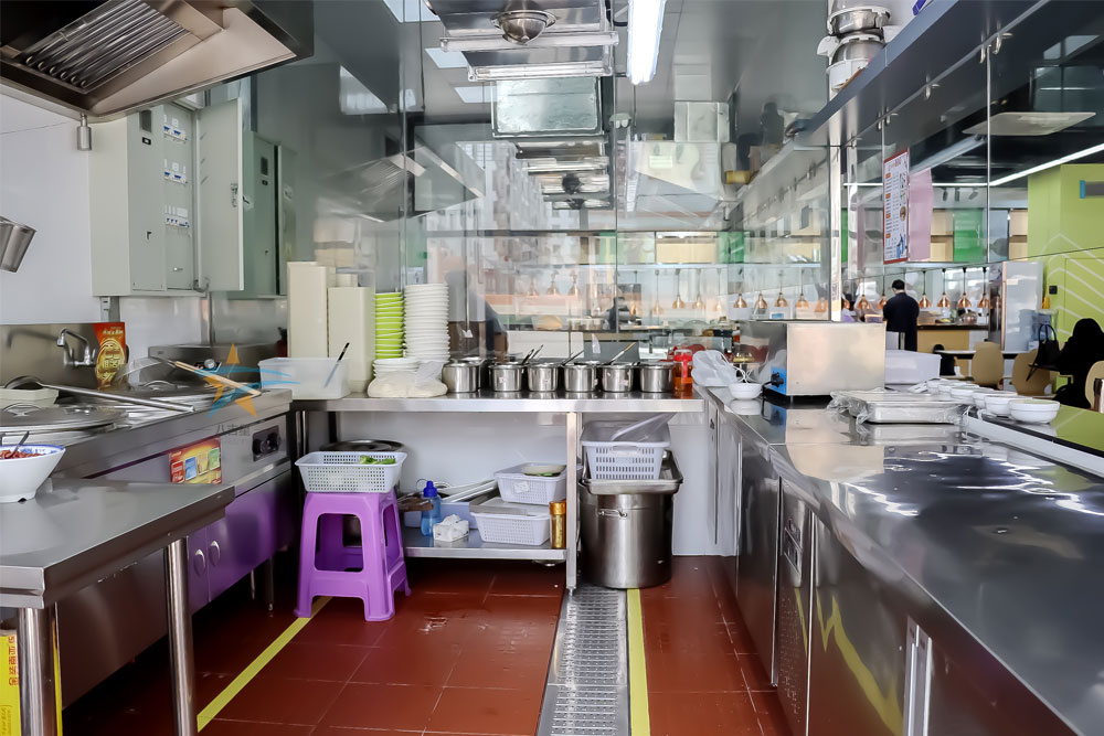 鑫辉餐饮智谷餐厅千亿球友会工程调理区