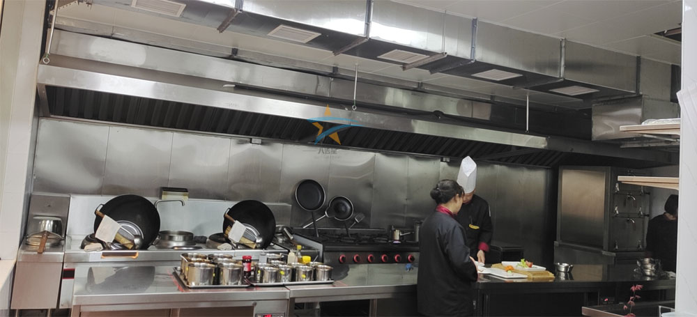 中晟卡莱顿大酒店千亿球友会工程中央主厨